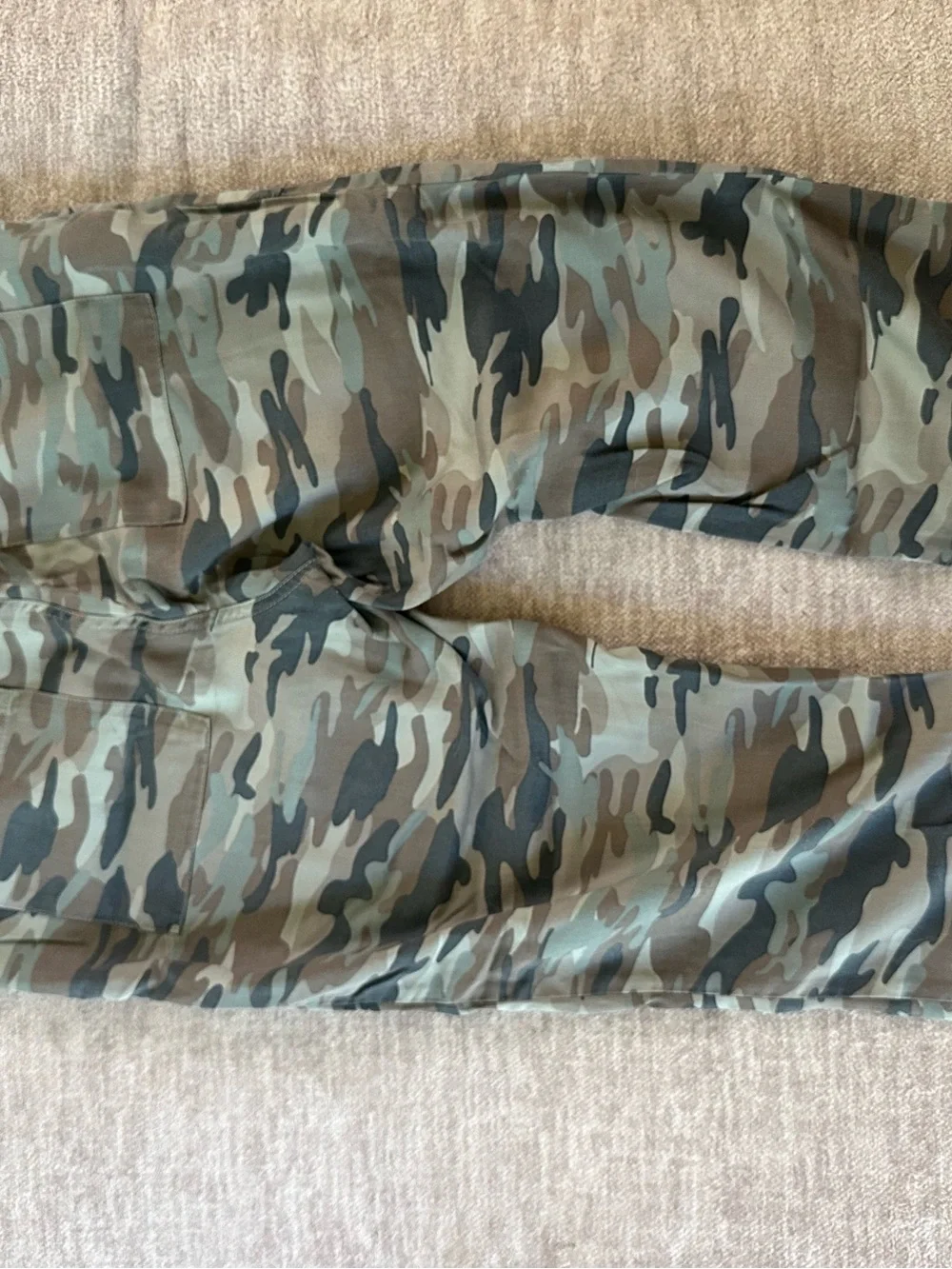 GAP Women’s Green Camo Jogger Pants, Trendy, Athleisure Wear, Comfortable